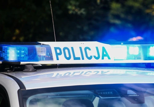 Ruszył na nich z nożem, policjantka oddała strzał. 44-latek nie żyje