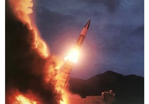 Korea Północna wystrzeliła pociski w stronę Japonii. Przeleciały 900 km