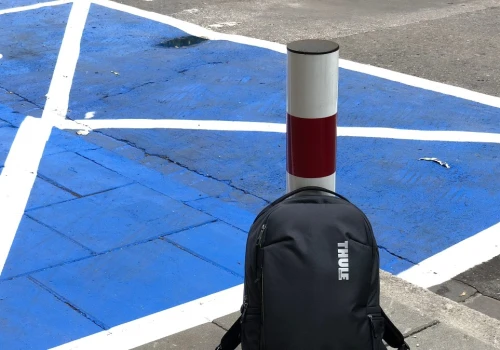1500 zł kary za plecak w miejscu publicznym. Wystarczy go tam zostawić
