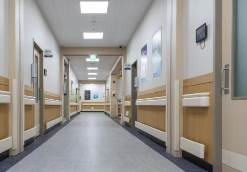 Pacjent zaatakował nożem pielęgniarza. „Obecnie przebywa w szpitalu psychiatrycznym”