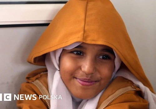 Dzieci w Jemenie narażają się na ostrzał snajperów, by dotrzeć do szkoły blisko linii frontu