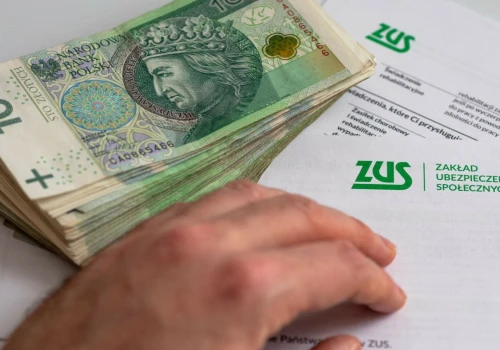 Wyższe pensje i dłuższy urlop, wystarczy 1 wniosek w ZUS. Prawie 900 tys. Polaków już skorzystało