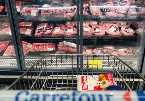 Carrefour sięga po środki z nieruchomości. Sklepy będą działać dalej