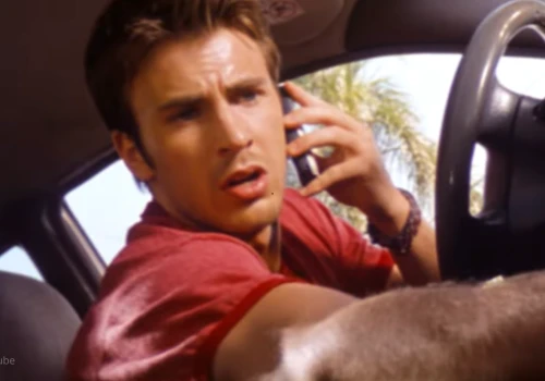 Chris Evans odbiera telefon od porwanej kobiety. Ten thriller jest już na Netflixie