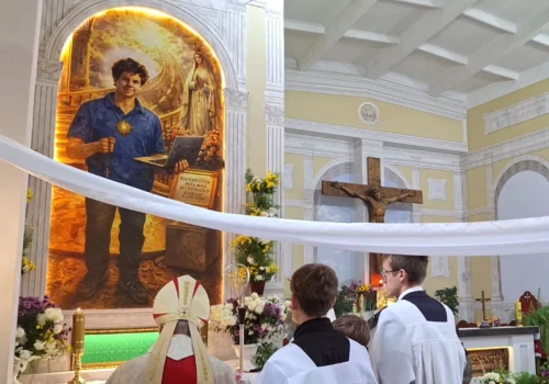 Abp Tadeusz Kondrusiewicz pobłogosławił wizerunek św. Carlo Acutisa stworzony przez AI