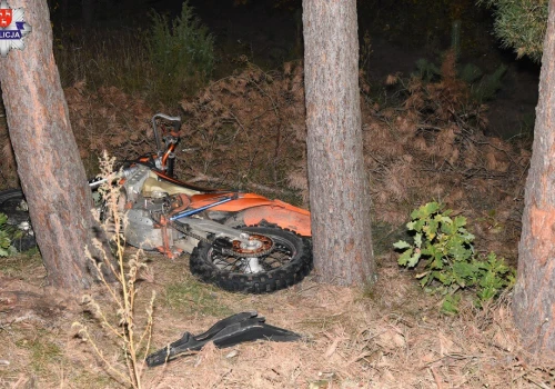 Nocne poszukiwania motocyklisty. Zadzwonił po pomoc, nie wiedział, gdzie jest