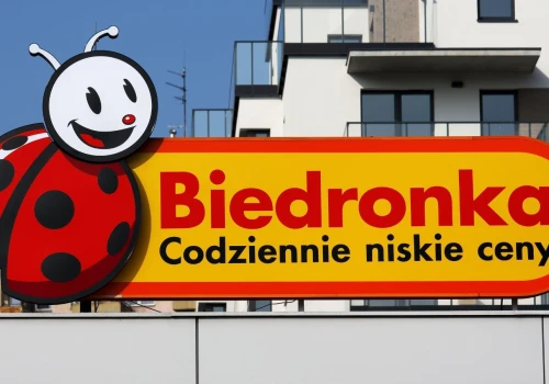 Biedronka z ważnym komunikatem do klientów. Muszą to zrobić do 12 października, można stracić dostęp
