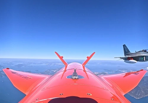 Korea: Pierwszy lot załogowo-bezzałogowy FA-50 z AAP