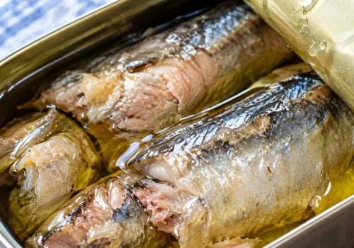 Zapomnij o drogim łososiu. Ta tania ryba z puszki chroni mózg i serce skuteczniej