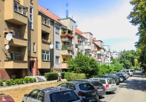 Legnica. Mężczyźnie, który śmiertelnie ugodził żonę nożem, grozi dożywocie
