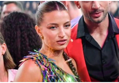 Zaliczyła wpadkę na scenie? Materiał się zsunął. Stylistka mówi wprost