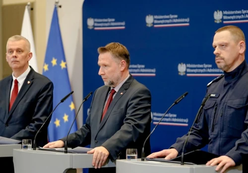 Podpalenie stacji Starlink na Mazowszu. Dwóch podejrzanych zatrzymanych w Niemczech
