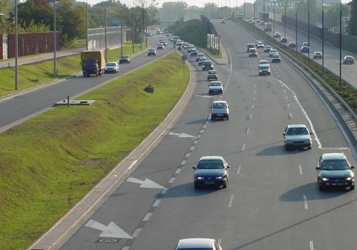 Czy pas rozbiegowy jest pasem podporządkowanym? Wielu kierowców myli przepisy