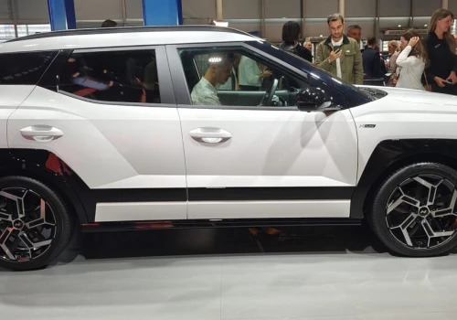 Oto Hyundai Bayon 2027. Ma pełną hybrydę, większy bagażnik i zupełnie inny wygląd