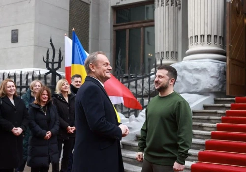 Zełenski telefonicznie przedstawił Tuskowi potrzeby