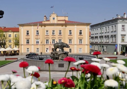 Praca w Urzędzie Miejskim w Przemyślu. Dwa stanowiska, pensje do 6000 zł