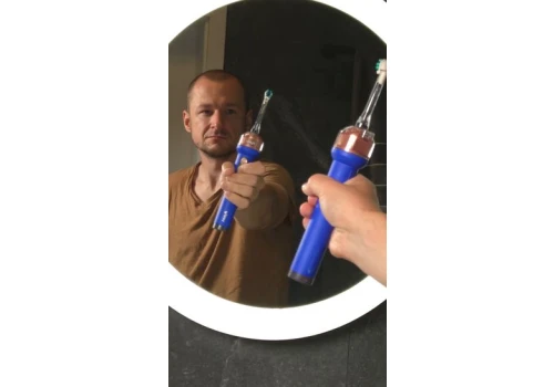 Myłem zęby szczoteczką z kamerą. Tak działa Dyson CameraJet