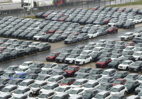 Nie wpuszczą więcej niż 350 tys. aut. UE ograniczy import chińskich hybryd
