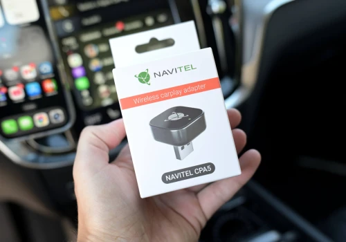 Tani sposób na CarPlay i Android Auto bez kabli. Wystarczy 129 zł (test NAVITEL CPA5)