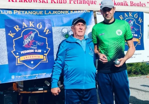 Seniorzy z Nowego Sącza nie zwalniają tempa! Udany występ w turnieju petanki