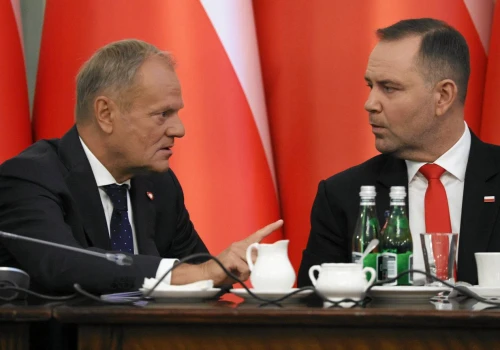 Prezydent nie chce negocjować z Sikorskim w sprawie ambasadorów. 