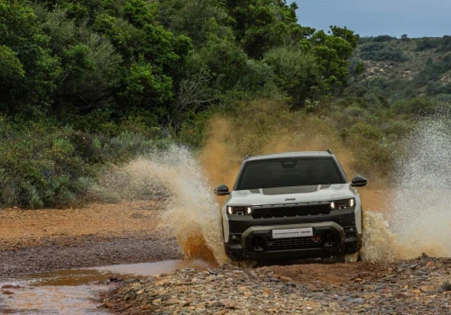 Jeep sięga po platformę Tata. Nowy SUV ma powstać w Indiach w 2028 roku