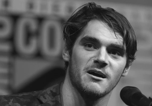 Nie żyje aktor RJ Mitte, znany m.in. z serialu „Breaking Bad”. Policja wszczęła śledztwo