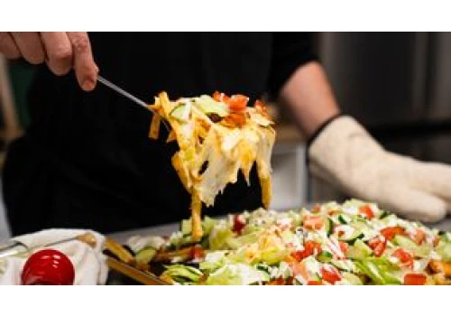 To nasz największy hit. Domowy kapsalon z chrupiącymi frytkami i serem