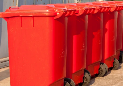 Nowy kolor śmietników na cmentarzach. Kto nie zapomni, uniknie kary