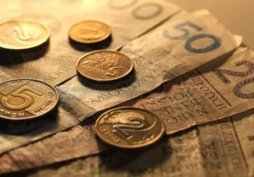 Emeryt może zyskać prawie 900 złotych!