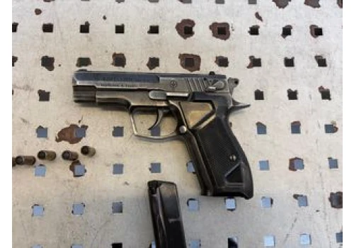Pistolet pod kurtką w Zosinie. Obywatel Ukrainy usłyszał zarzut