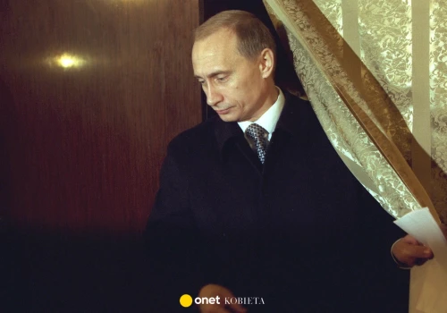 Władimir Putin pisze własną historię. Ile prawdy jest w jego biografii?