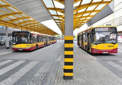 Zwrot za dojazd do pracy 2026. Kiedy pracodawca musi zapłacić za Twoje paliwo i bilety?