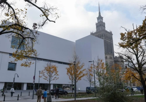 Kawa po 18 zł, a czynsz 1000 zł. Kawiarnia w MSN bez przetargu. „Wszystko dla swoich?”