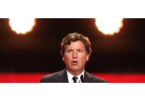 Tucker Carlson usprawiedliwia napaść Hitlera na Polskę. Co to mówi o amerykańskiej prawicy?