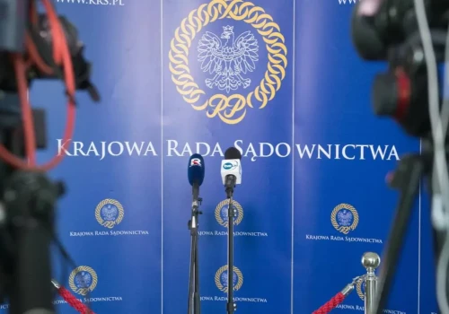 Jak na co dzień orzekają sędziowie z KRS? Sprawdziliśmy we wszystkich sądach – nie brak niespodzianek