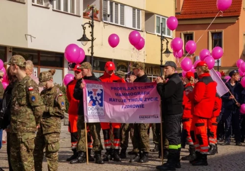 Akcje profilaktyczne w Różowym Październiku - Nordic Walking i Marsz ku Zdrowiu w Legnicy