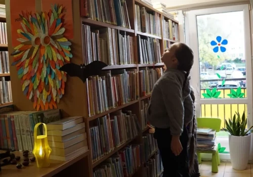 Leśna misja i magiczny dywan. Tak zapowiada się Noc Bibliotek w Łomży