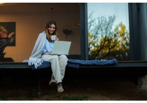 Jesienne wieczory sprzyjają produktywności. TOP laptopy do pracy, nauki i rozrywki