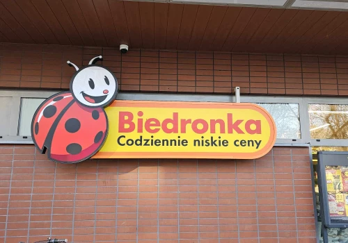 Biedronka wydała pilny komunikat. Od 12 października ważna zmiana dla milionów klientów. Sprawdź telefon