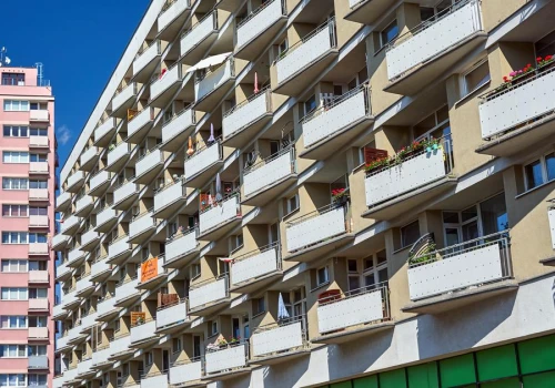 Eksperci: wzrost sprzedaży mieszkań w 2027 r. mało prawdopodobny, rośnie ryzyko podatku katastralnego
