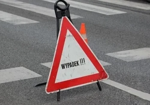 Z ostatniej chwili! Wypadek na rondzie w Ciechanowie. Ciężarówka potrąciła pieszą