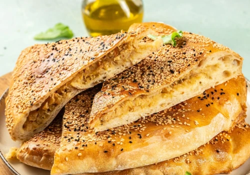 Ziemniaki zawijam w miękkie ciasto i piekę. Rodzina prosi o nie zamiast pizzy