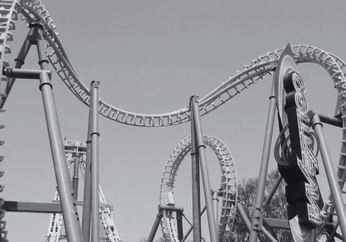 Tragedia w parku rozrywki! Mężczyzna wypadł z roller coastera!