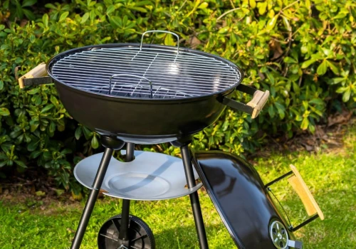 Grill po sezonie jest tłusty? Nałóż na ruszt i pożegnaj przypaleniznę