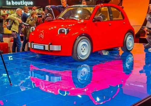 Nasz wywiad: Nowy Citroën 2CV oblegany w Paryżu. „Ciężko było się dopchać”