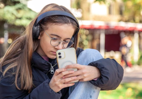 Rzecznik Praw Dziecka: pytajmy dzieci o to, co słychać w internecie, a nie tylko: „jak tam w szkole?”