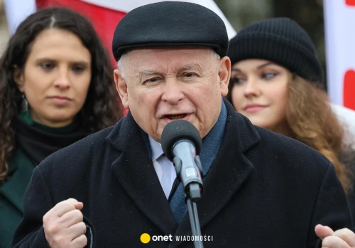 Jarosław Kaczyński pojawił się wieczorem pod Trybunałem Konstytucyjnym. Zabrał głos po opinii Komisji Weneckiej