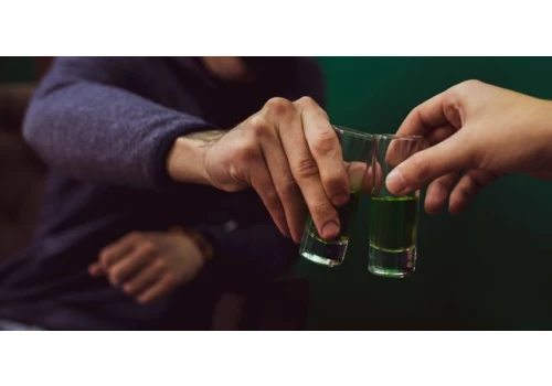 Spożycie alkoholu w Polsce spada: na jedną osobę pijącą więcej przypada aż 13, które piją mniej