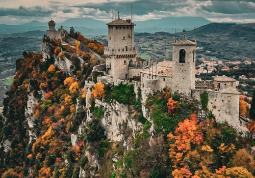 San Marino przestaje być wycieczką na kilka godzin. Coraz więcej turystów zostaje na noc.